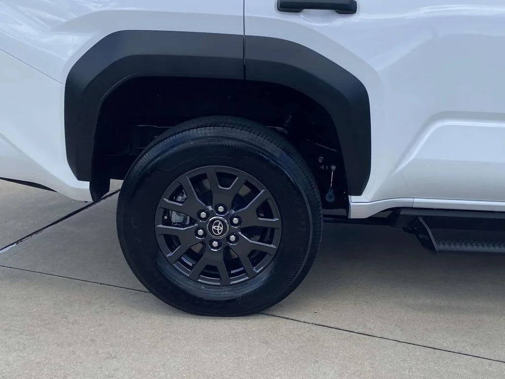 Used 2025 White Toyota SR5 image 11