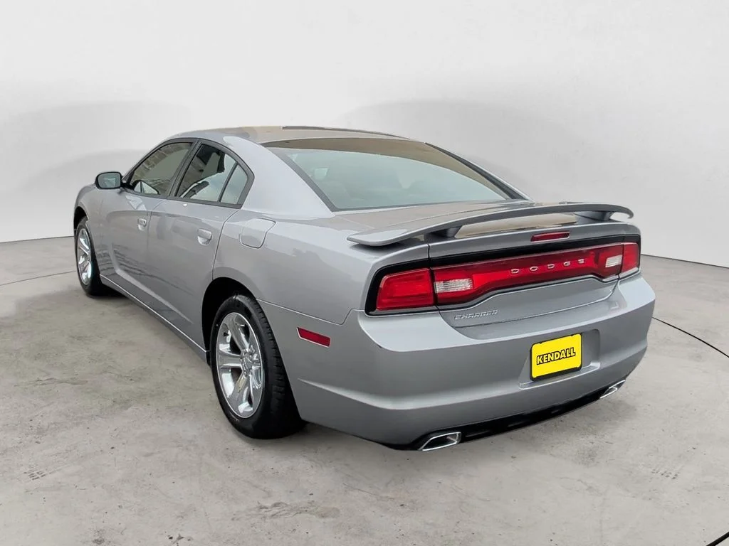 Used 2014 Silver Dodge SE image 3