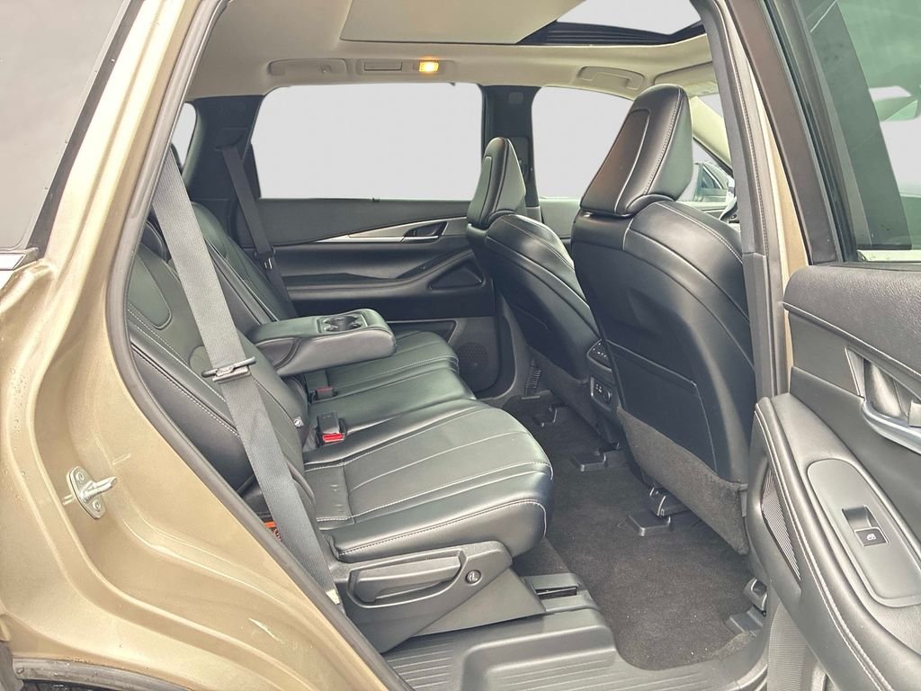 Used 2023 Silver INFINITI LUXE image 11