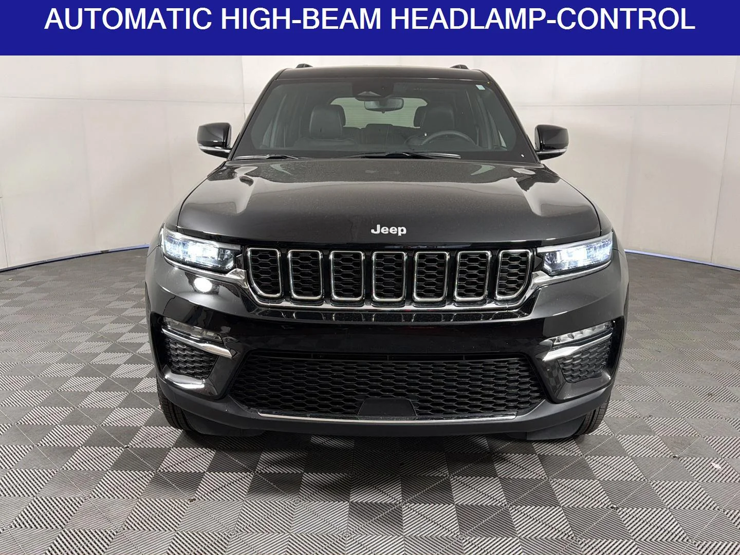 Used 2024 Diamond Black Crystal Pearlcoat Jeep Limited image 4
