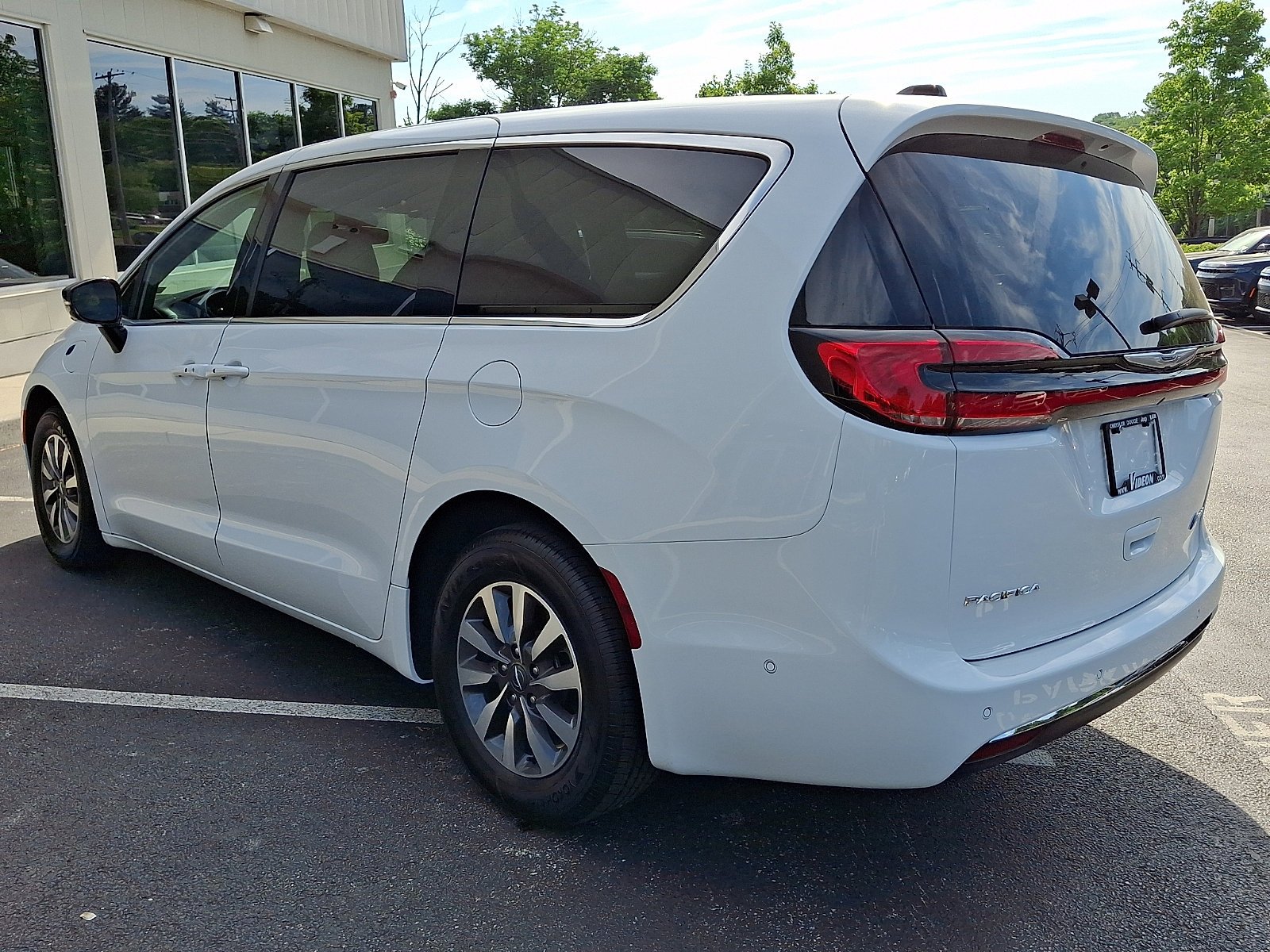 Used 2025 Bright White Clearcoat Chrysler Hybrid Select image 4
