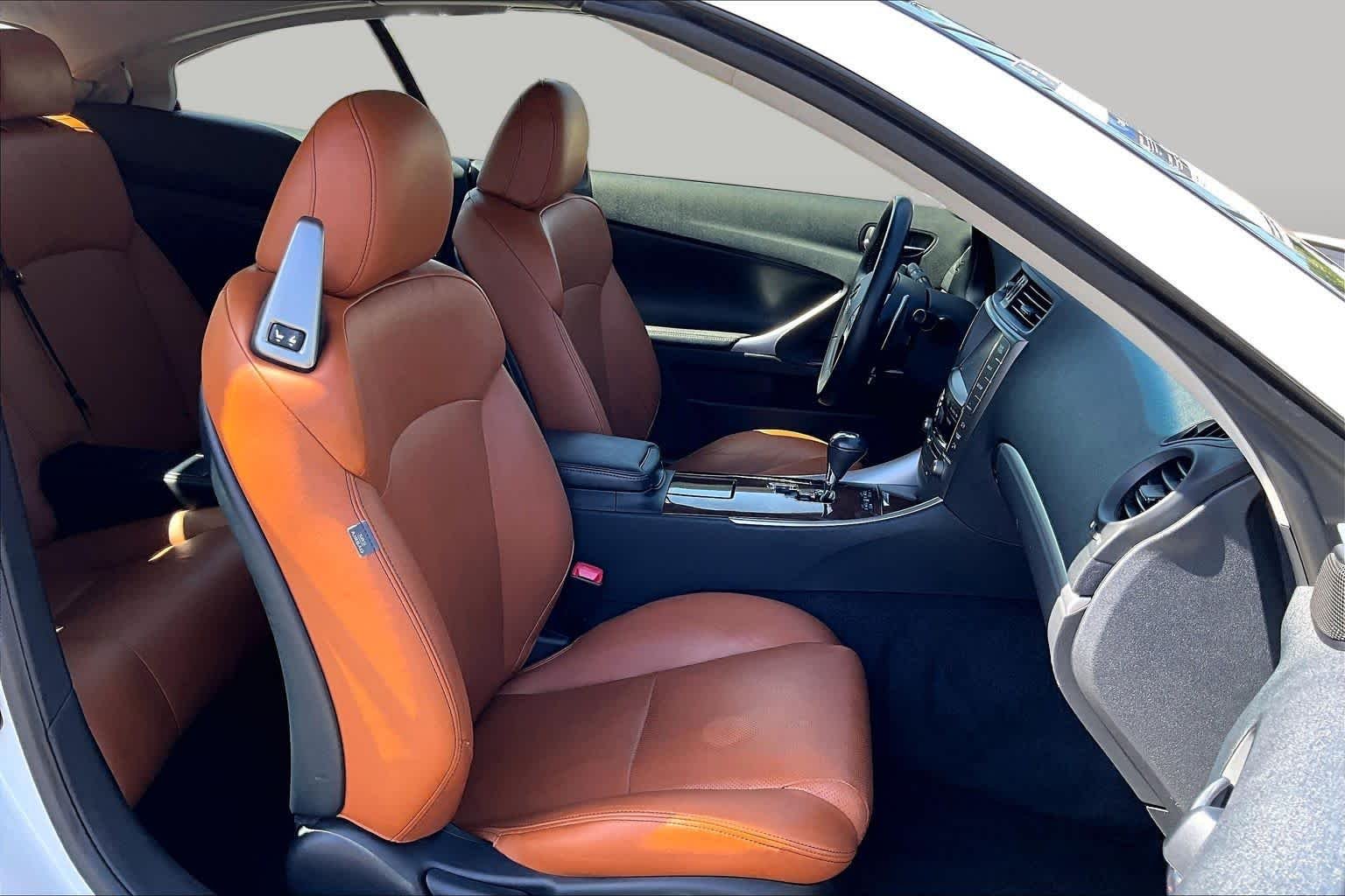 Used 2015 Starfire Pearl Lexus  image 8