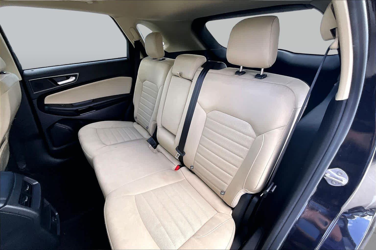 Used 2020 Agate Black Ford SE image 18