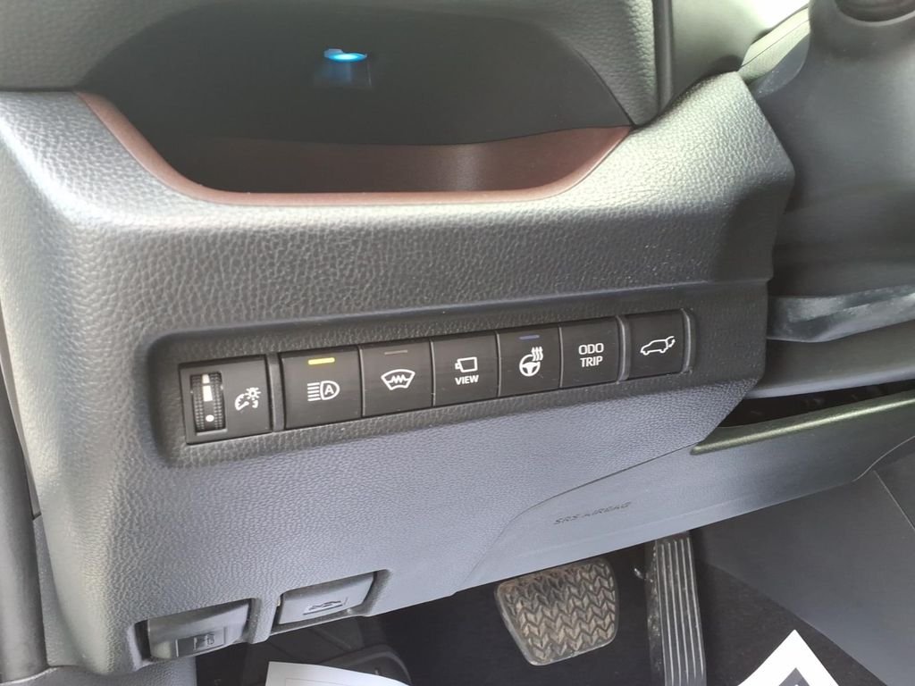 Used 2023 Wind Chill Pearl Toyota Limited image 18