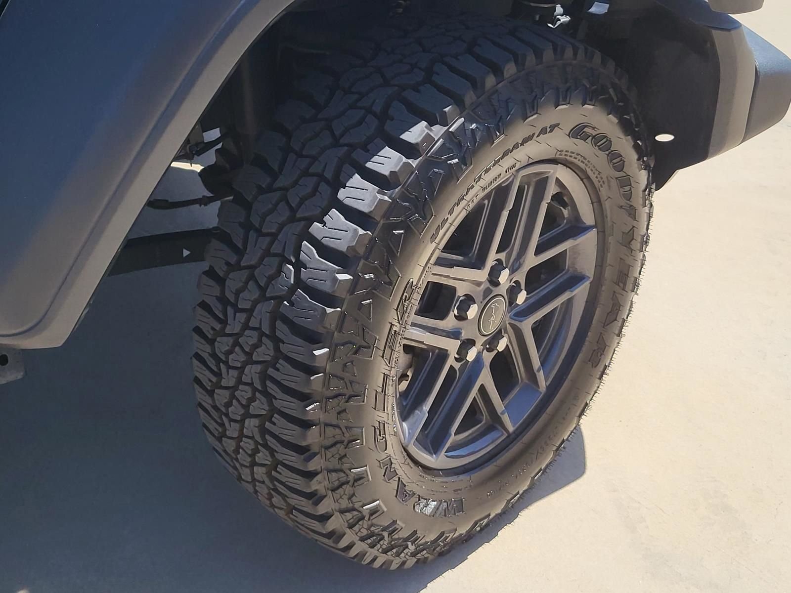 Used 2024 Hydro Blue Pearl Coat Jeep Sport S image 7