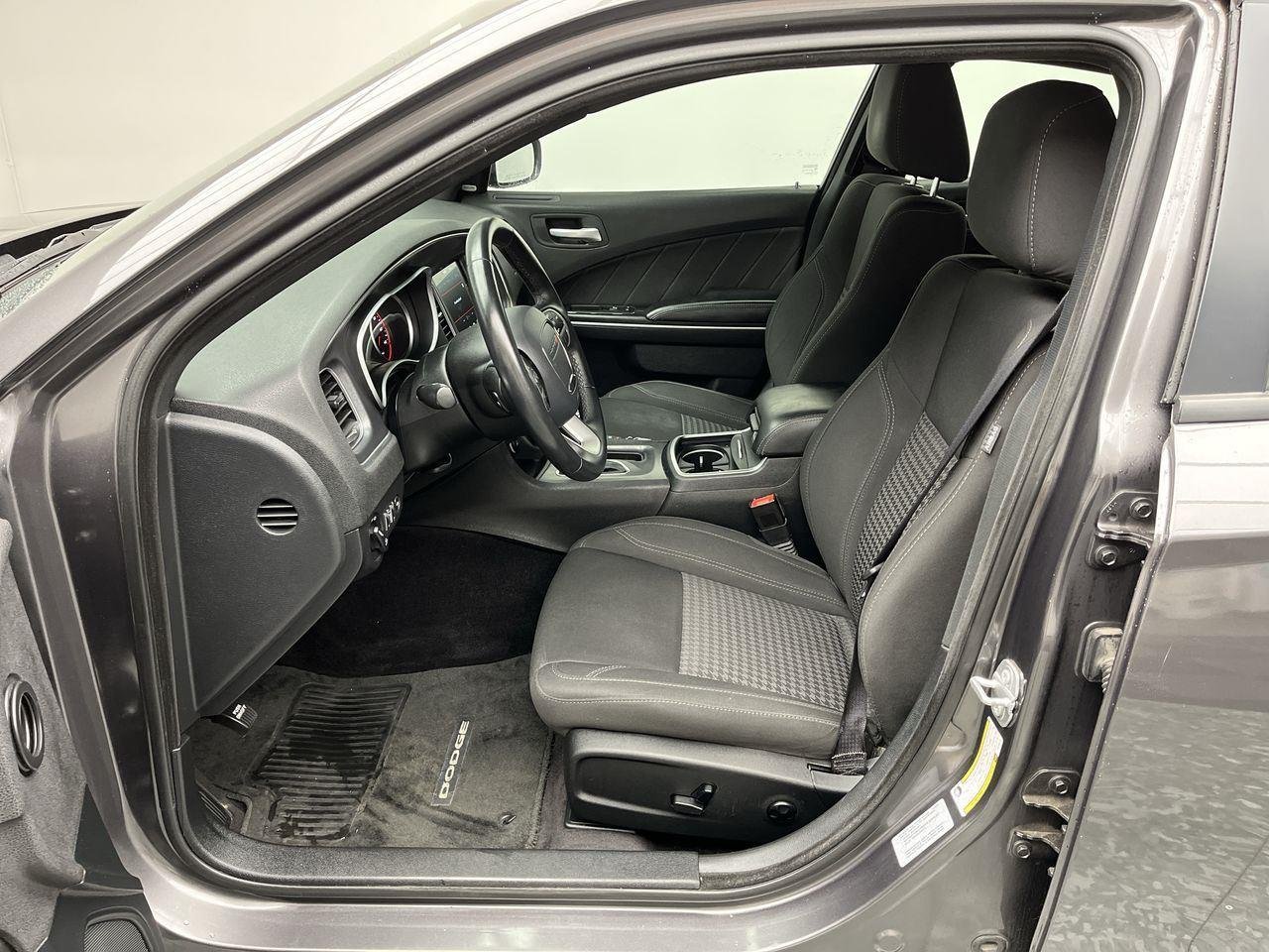 Used 2017 Granite Pearlcoat Dodge SXT image 3