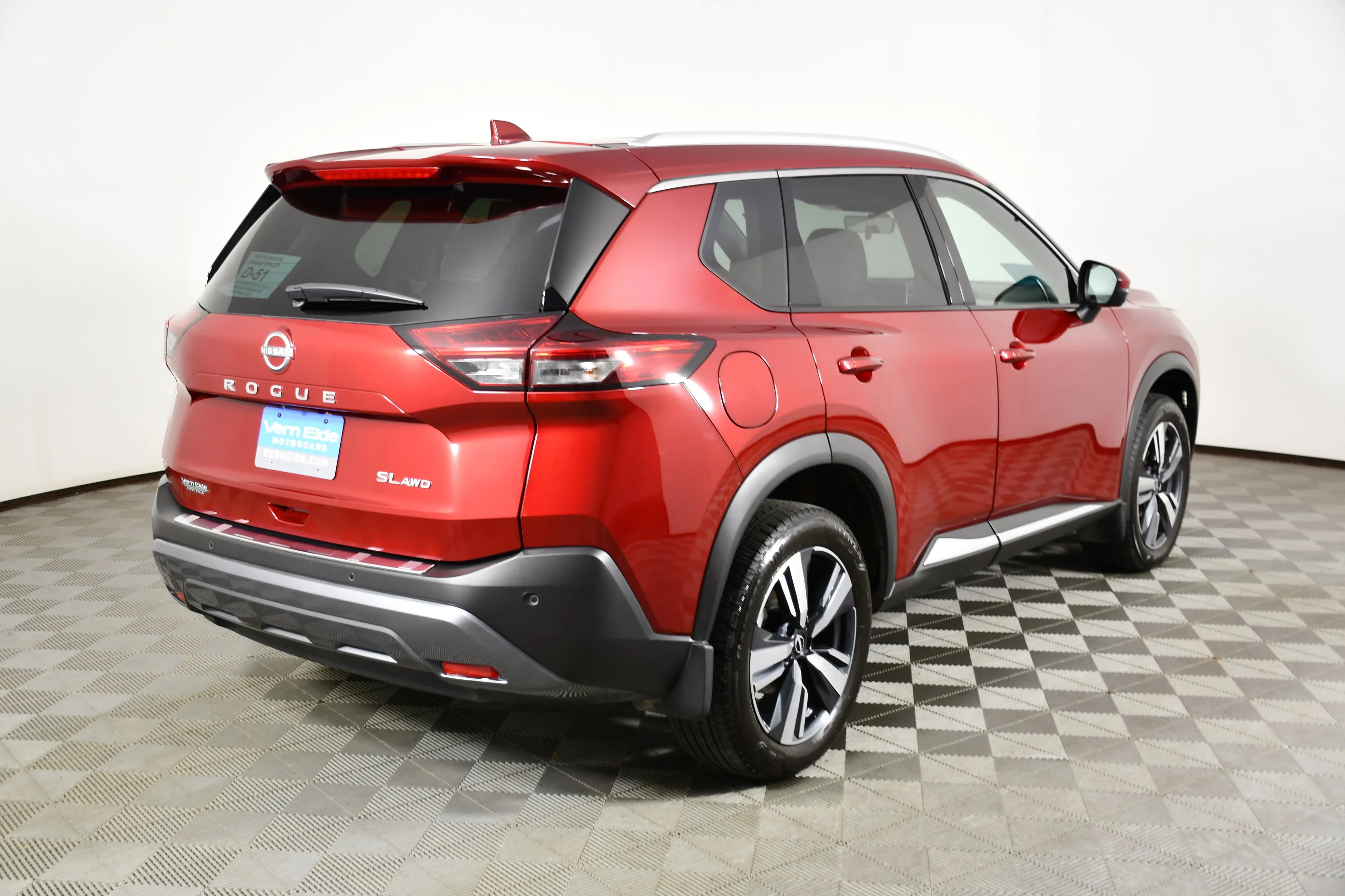 Used 2023 Scarlet Ember Tintcoat Nissan SL image 6