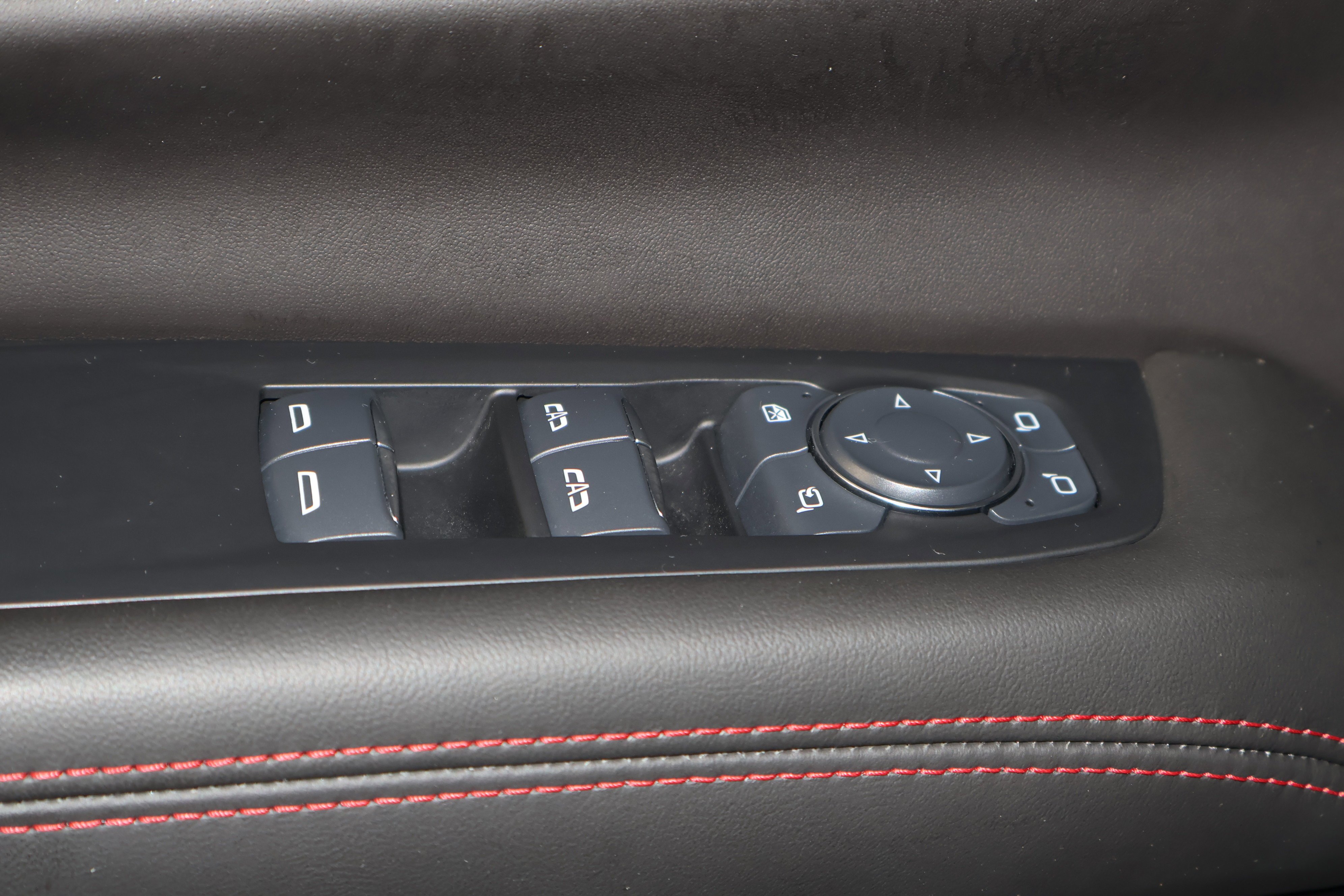 2025 GMC Yukon AT4 Ultimate - Photo 36