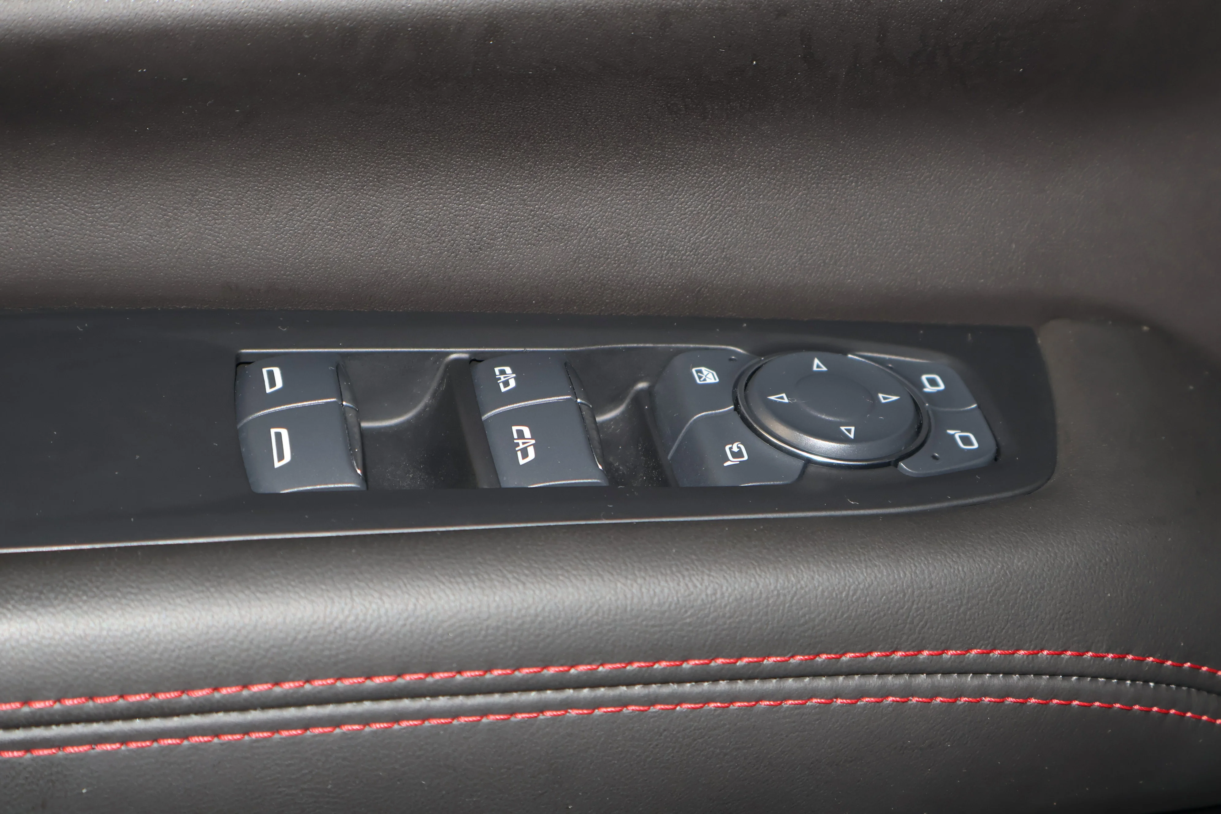 2025 GMC Yukon AT4 Ultimate - Photo 36