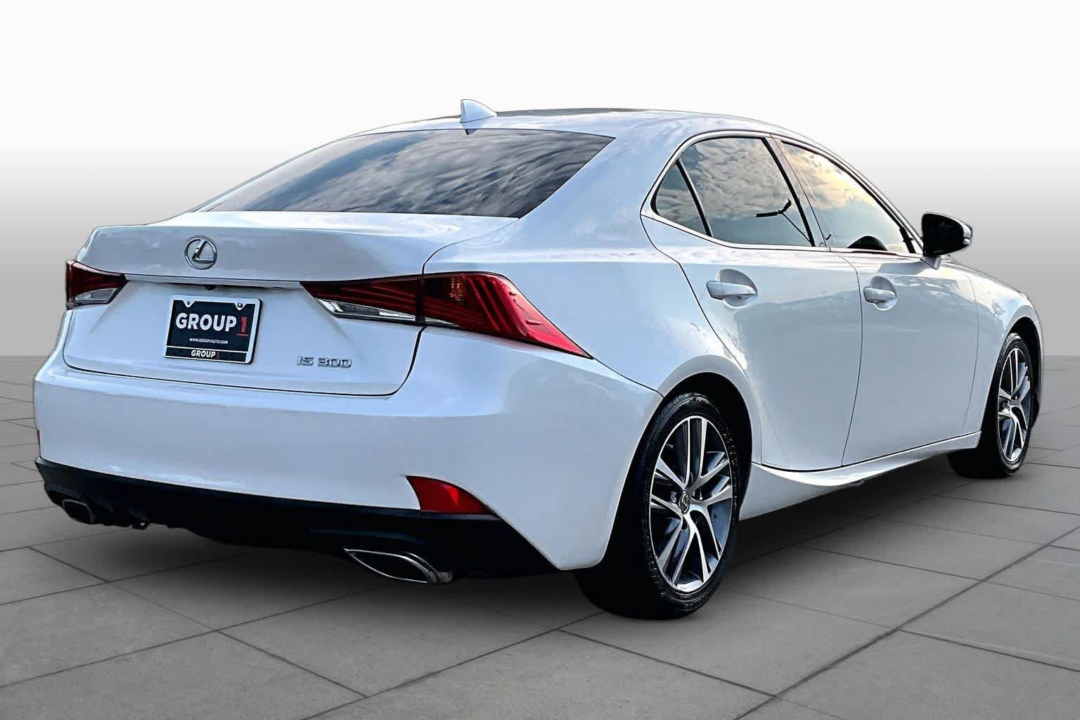 Used 2018 Eminent White Pearl Lexus  image 13