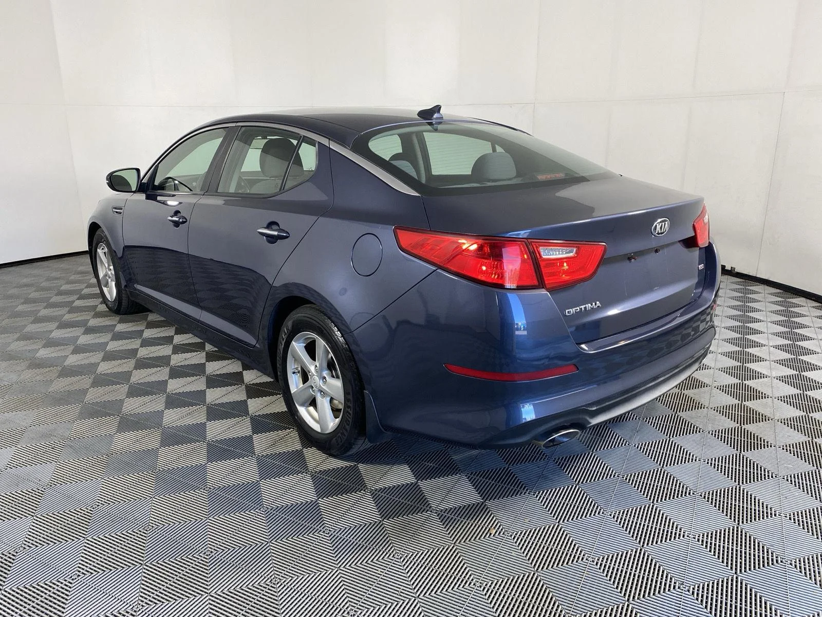 Used 2015 Smokey Blue Kia LX image 5