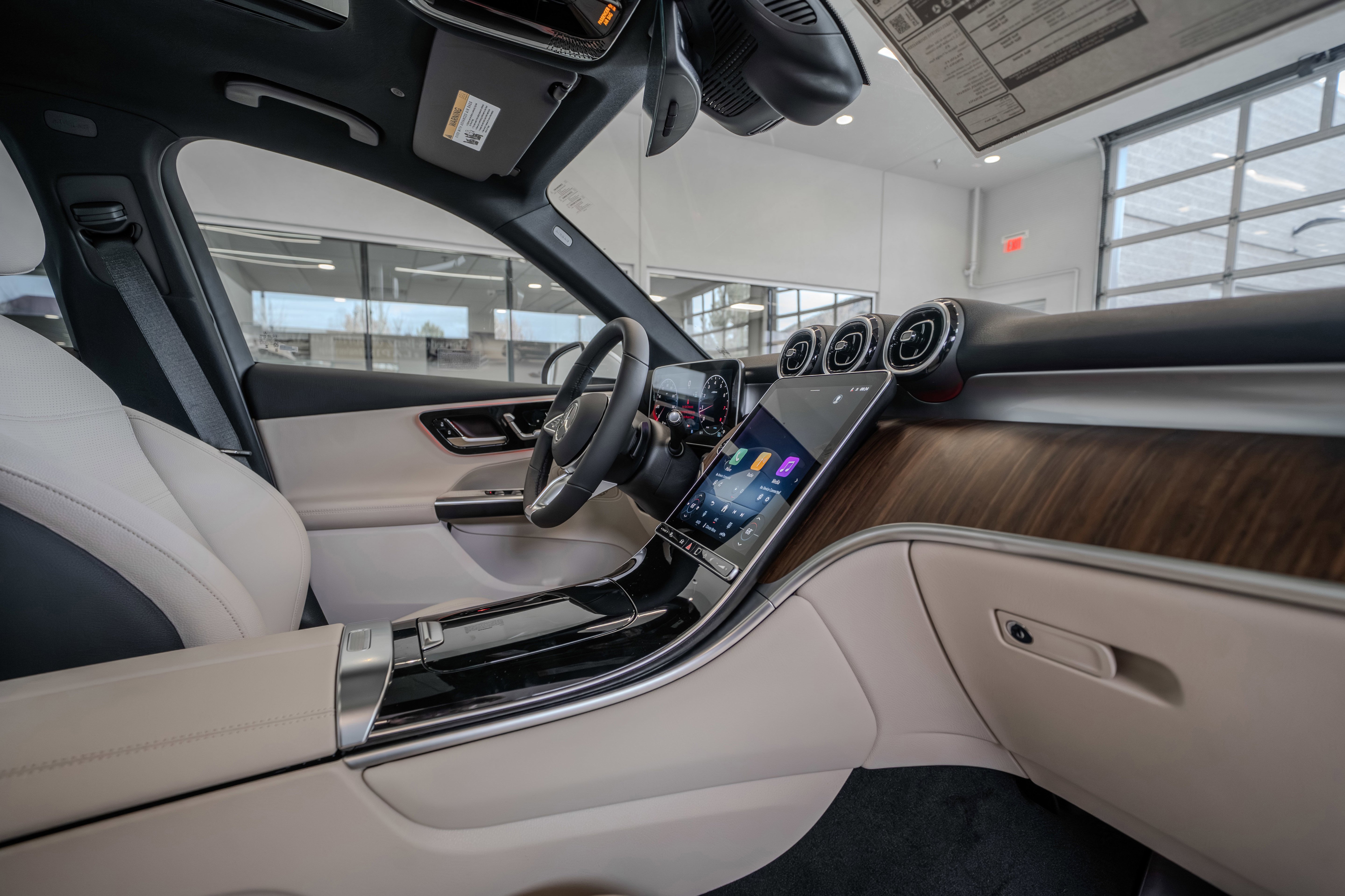 New 2026 Polar White Mercedes-Benz GLC 300 image 52