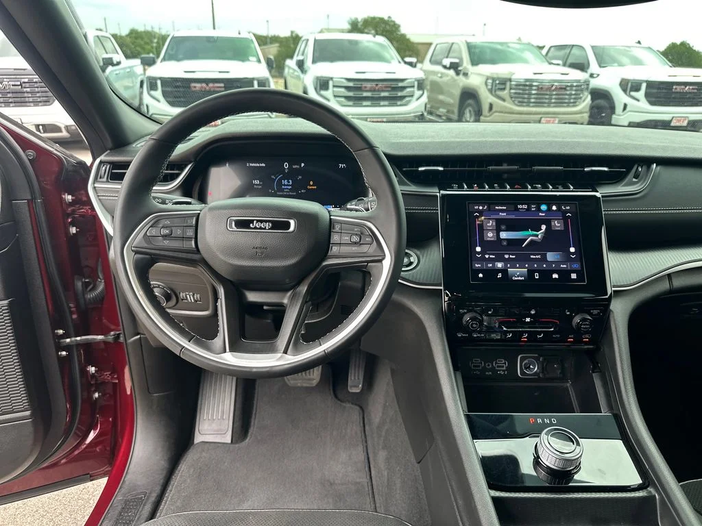 Used 2023 Red Jeep Altitude X image 14