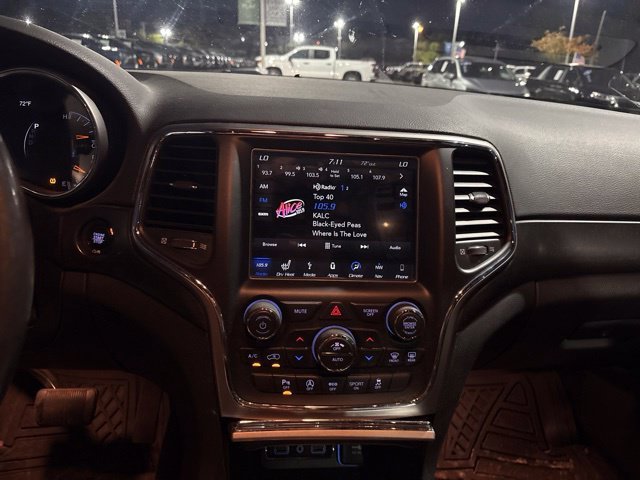 Used 2018 White/off-white Jeep Altitude image 14