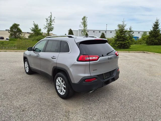 Used 2017 Silver Jeep Latitude image 7