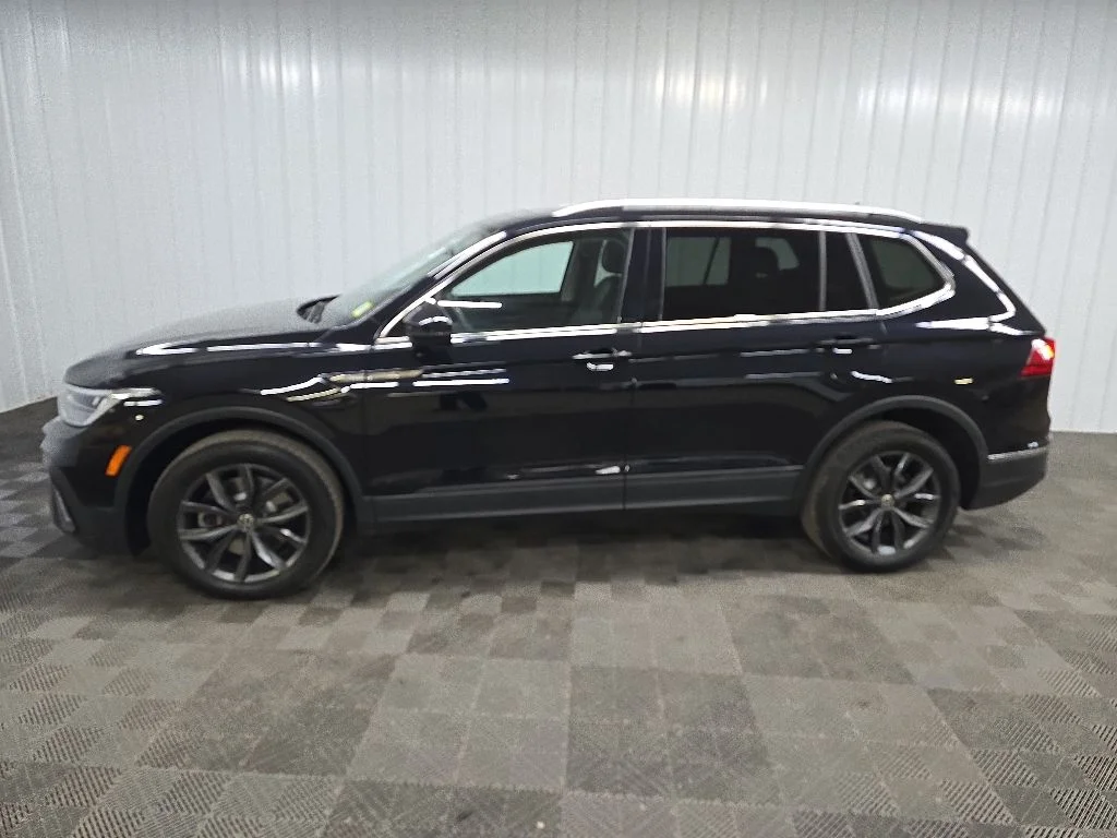 Used 2022 Black Volkswagen 2.0T SE image 5