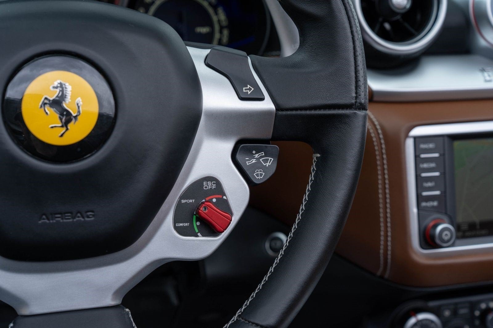 Certified Used 2017 Grigio Titanio Metall Ferrari  image 39