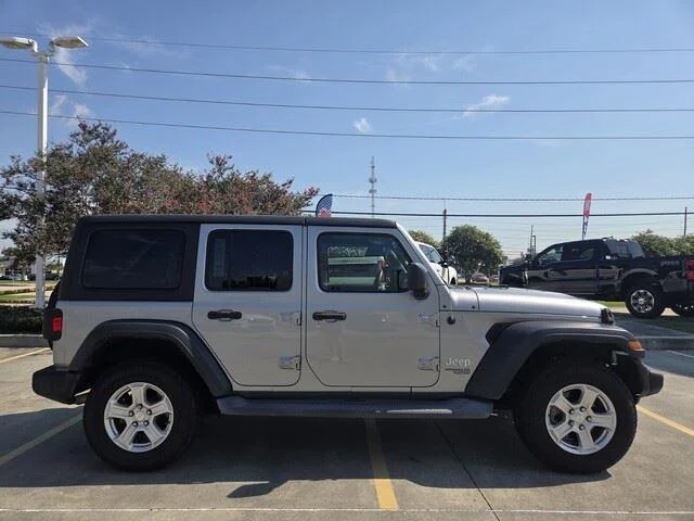 Used 2020 Billet Silver Metallic Clearcoat Jeep Sport S image 6