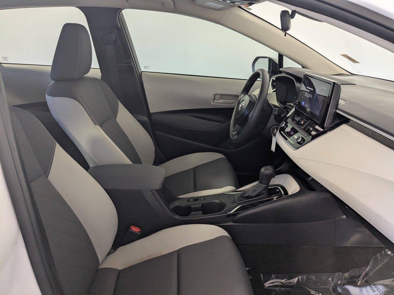 Used 2025 Ice Cap Toyota LE image 27