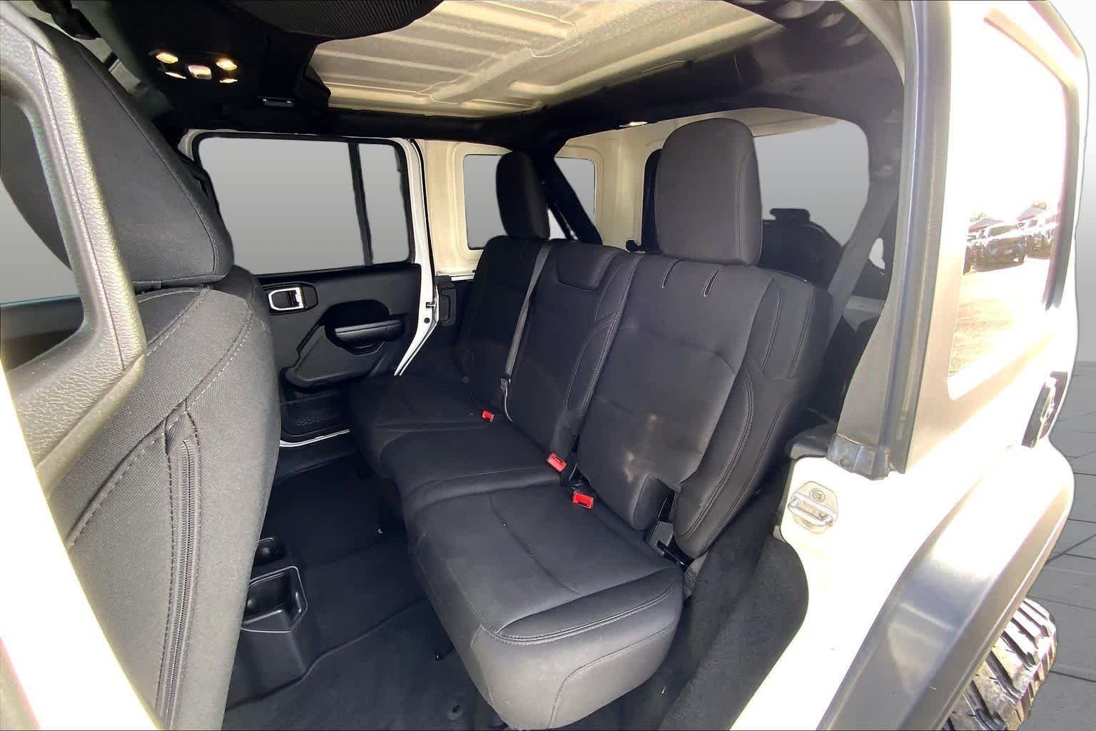 Used 2019 Bright White Clearcoat Jeep Sport S image 21