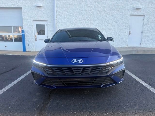 Certified Used 2025 Blue Hyundai SEL Sport image 2