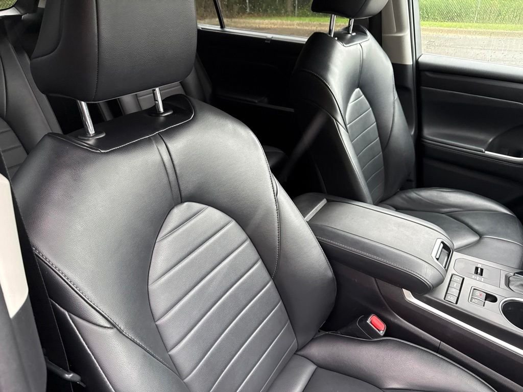 Used 2022 Black Toyota XLE image 12