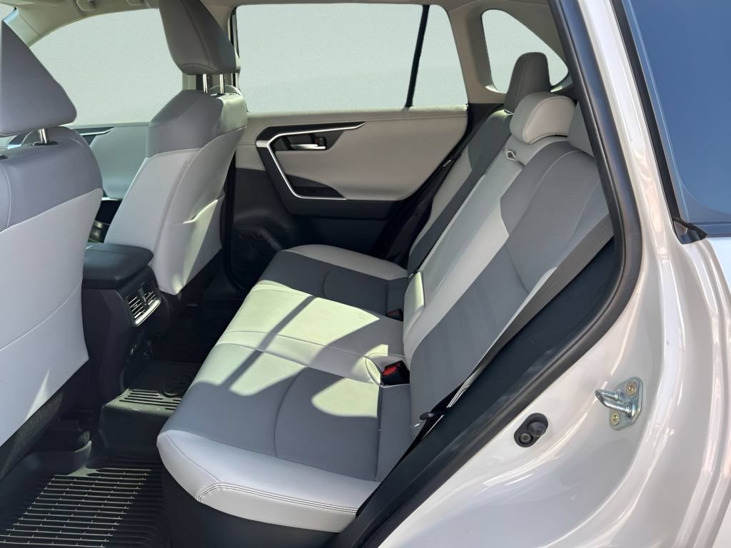 Used 2025 Wind Chill Pearl Toyota Limited image 18