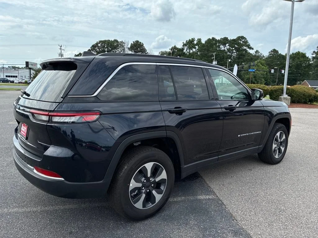 New 2024 Midnight Sky Jeep 4xe image 5