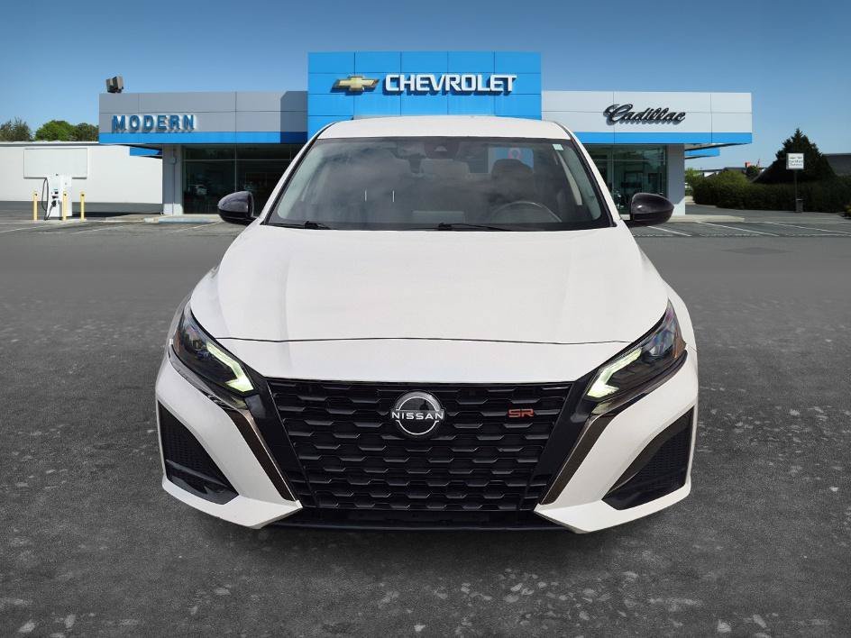 Certified Used 2023 Glacier White Nissan 2.5 SR image 8