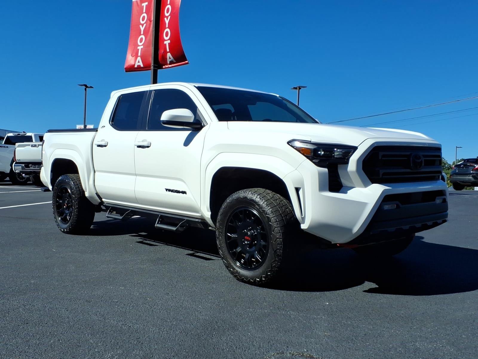 Used 2025 Ice Cap Toyota SR5 image 7