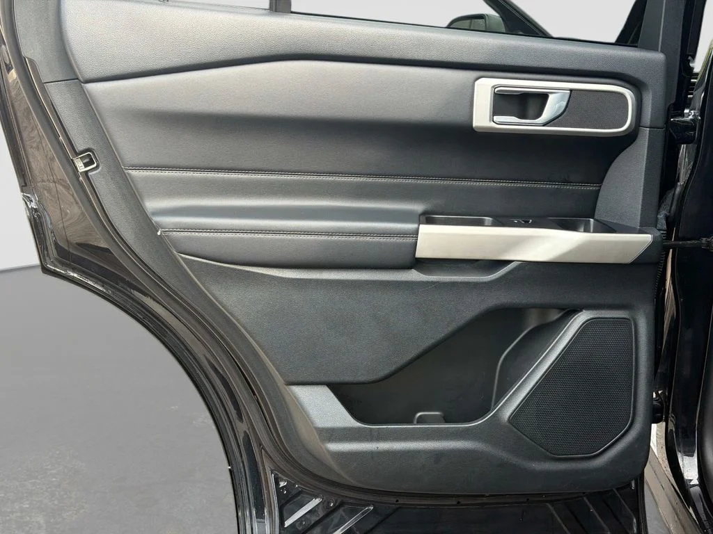 Used 2023 Agate Black Metallic Ford XLT image 13