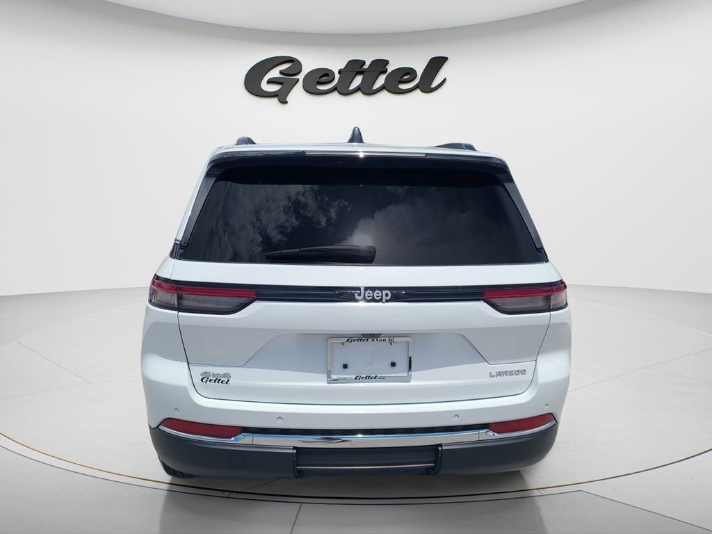 Used 2025 White Jeep Laredo X image 6