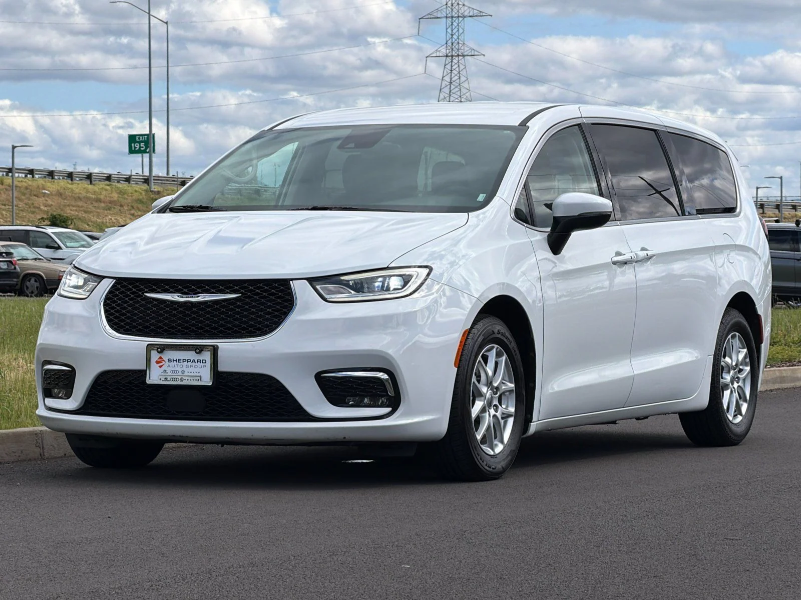 Used 2023 White Chrysler Touring L image 7