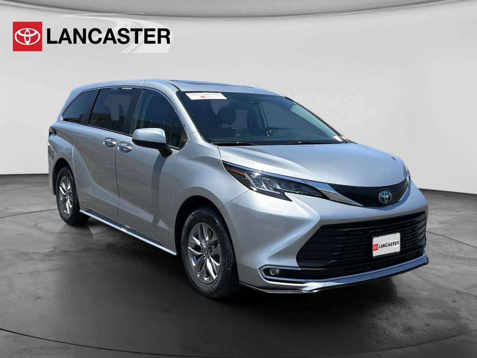 2022 Toyota Sienna XLE 7-Passenger Hybrid FWD's photo