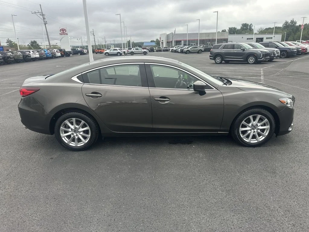 Used 2017 Silver Mazda Sport image 9