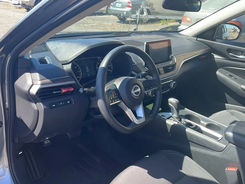 2025 Nissan Altima SV - Photo 14