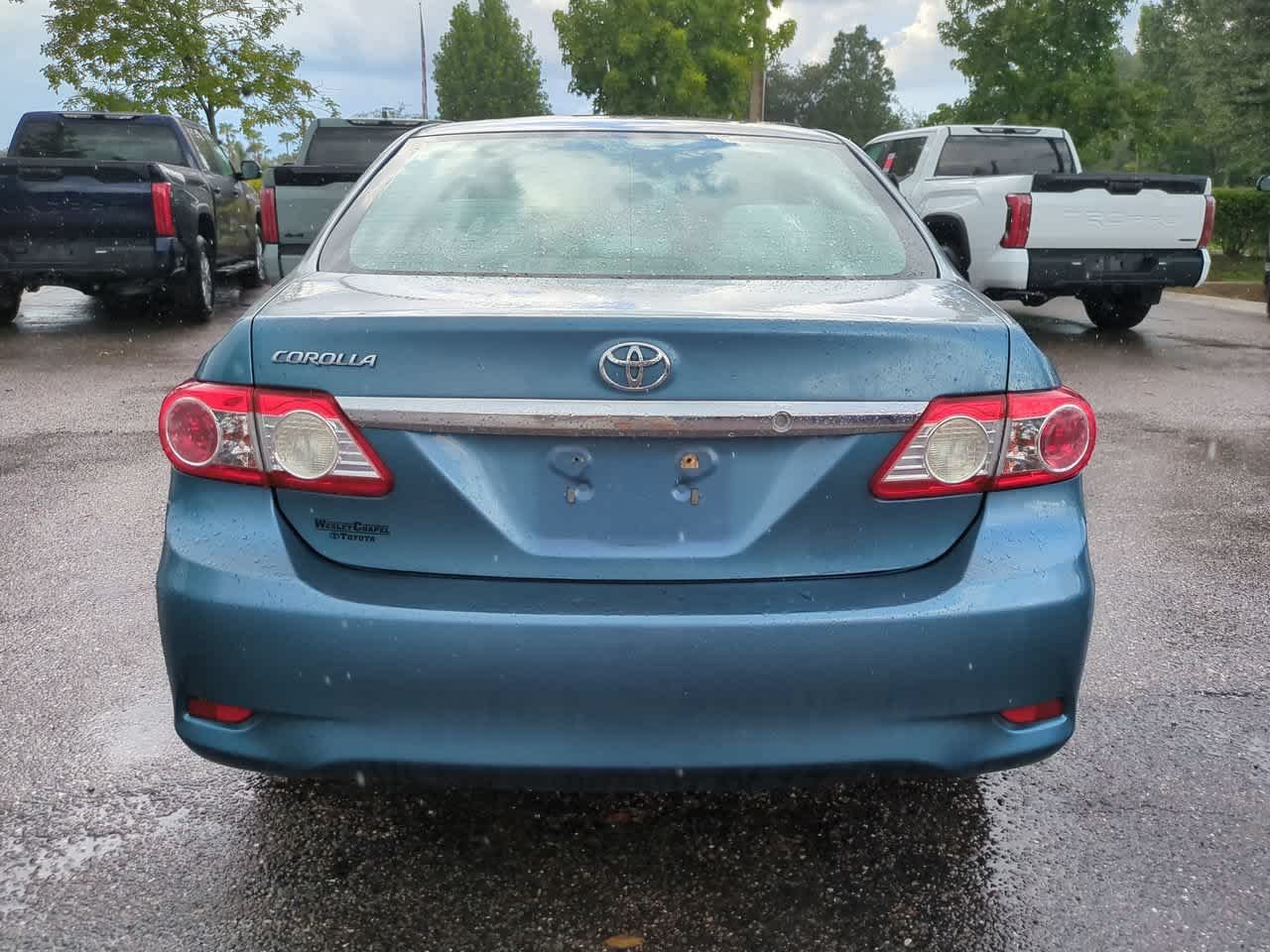 Used 2013 Tropical Sea Metallic Toyota L image 5