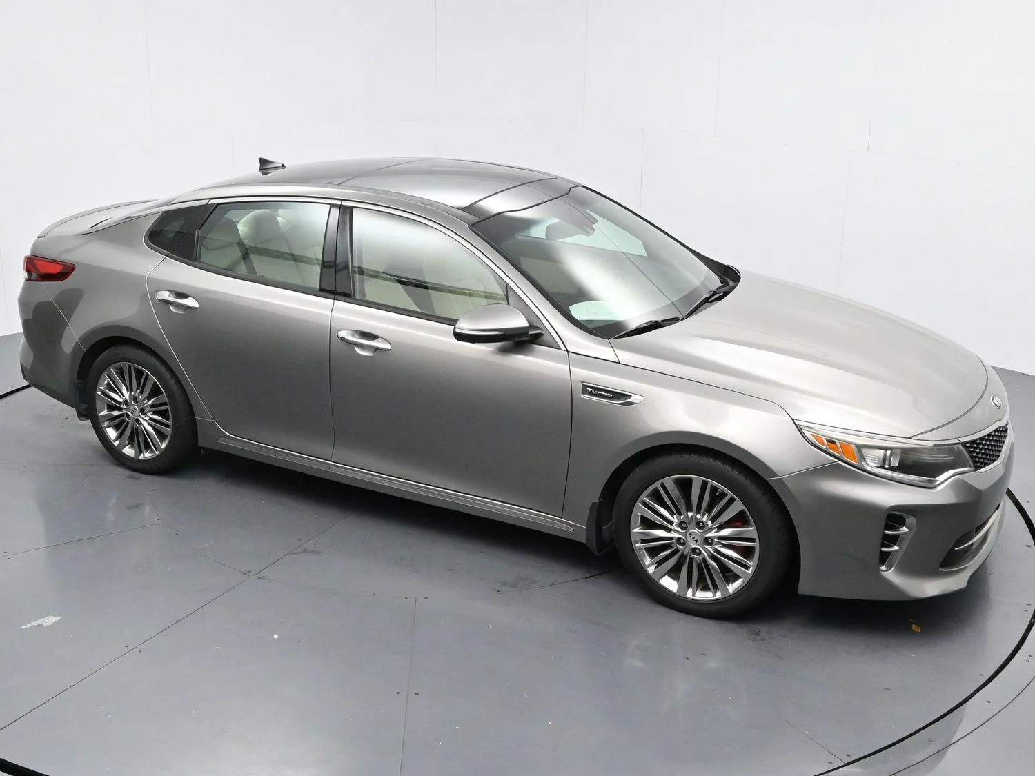 Used 2016 Titanium Silver Kia SXL Turbo image 38