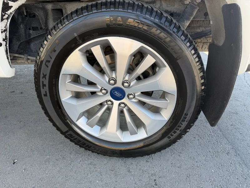 Used 2017 White Platinum Me Ford XL image 34