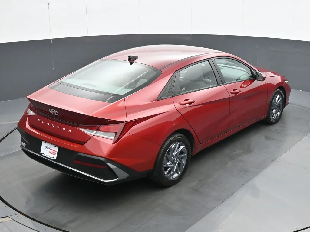 Used 2024 Red Hyundai SEL image 21