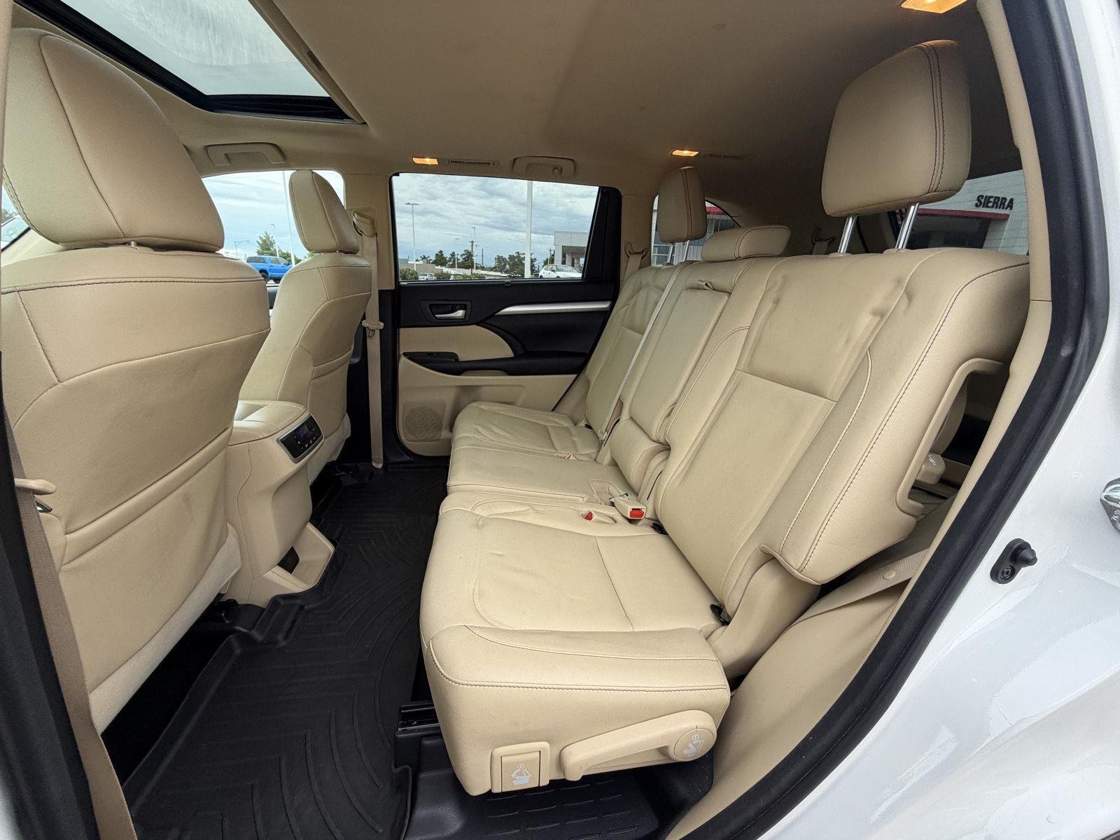 Used 2017 Blizzard Pearl Toyota XLE image 17