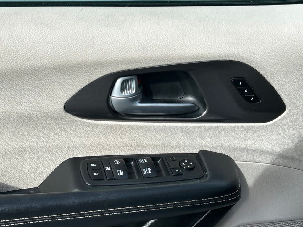 Used 2024 Silver Chrysler Touring L image 12