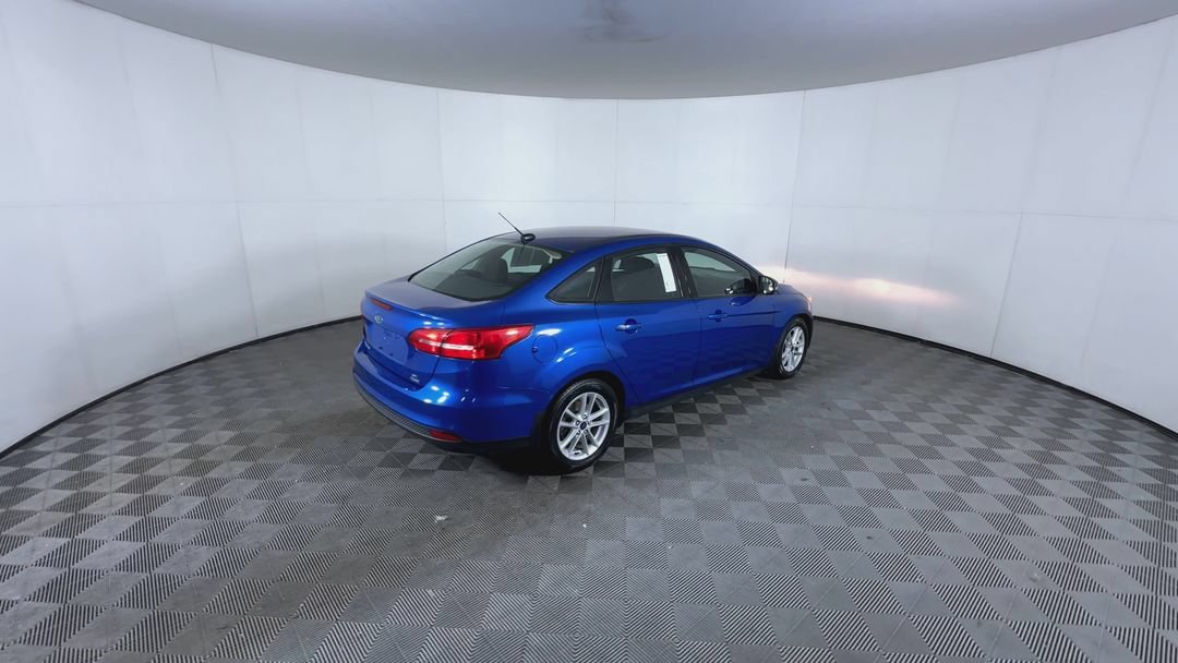 Used 2018 Blue Ford SE image 8