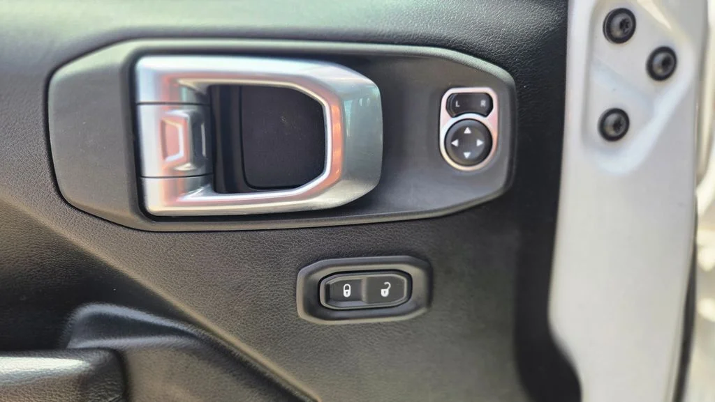 Used 2022 White Jeep Unlimited Willys image 11