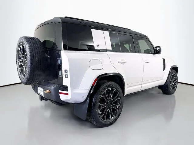 New 2026 Borasco Grey Land Rover  OCTA image 5