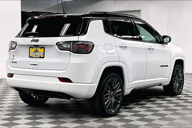 Used 2023 Bright White Clearcoat Jeep Limited image 13