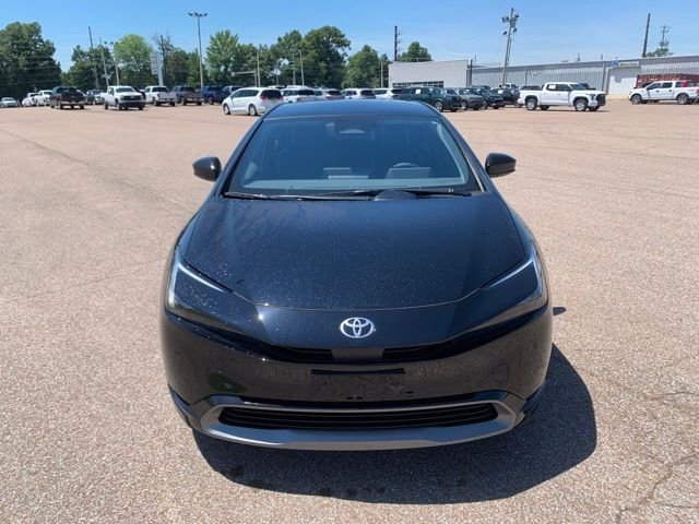 New 2026 Midnight Black Metallic Toyota XLE image 2