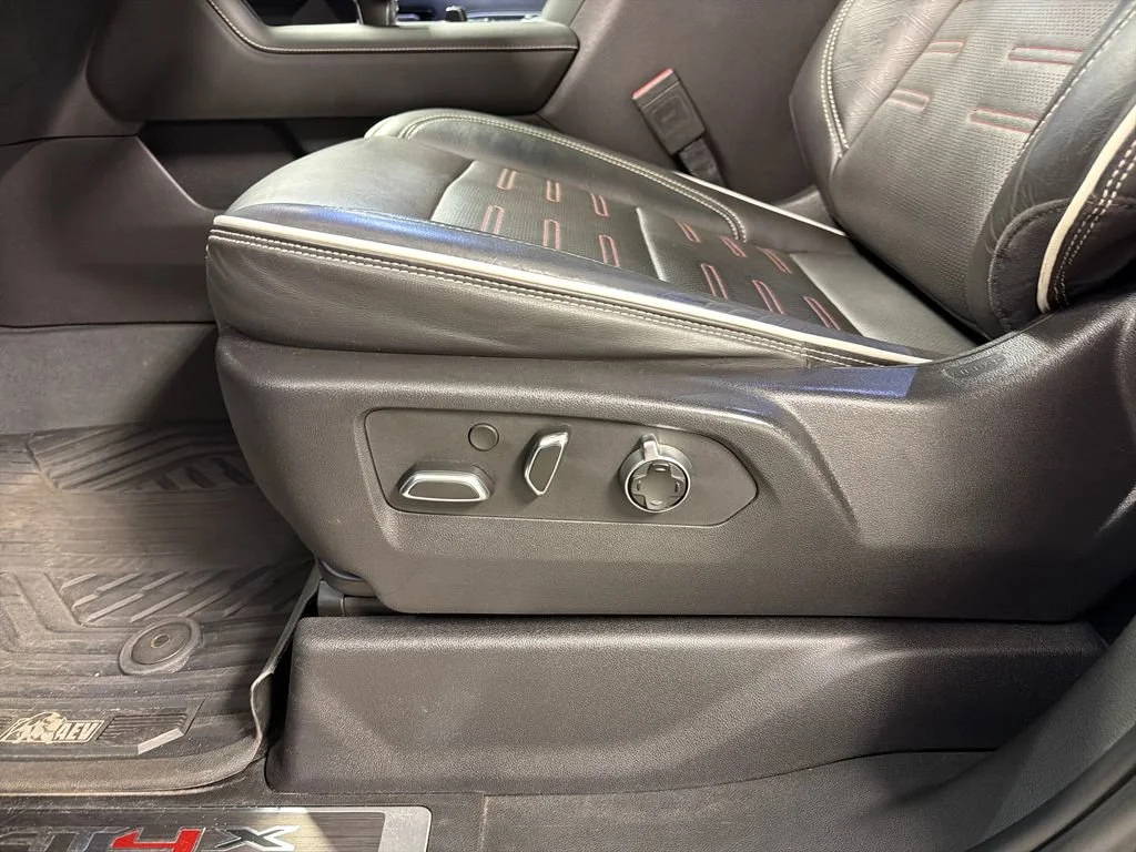 Used 2023 ONYX BLACK GMC AT4X image 25