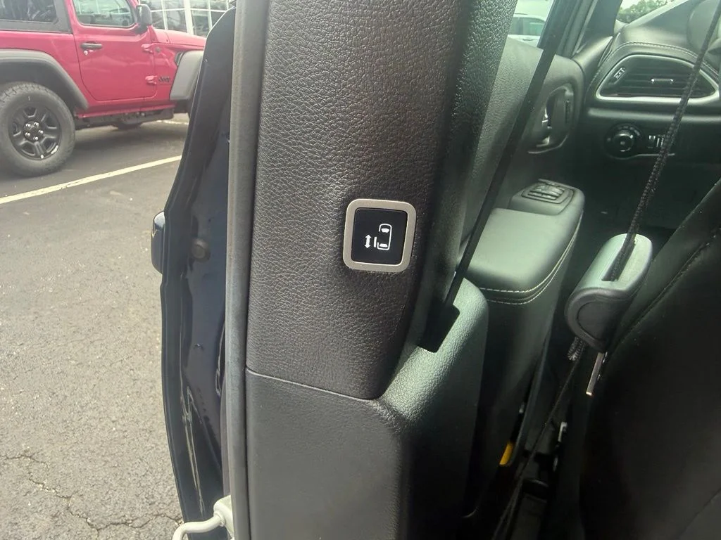 Certified Used 2025 Blue Chrysler Select image 39