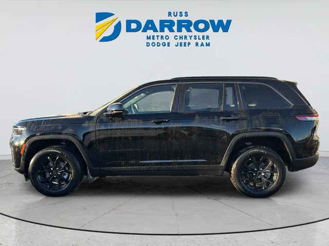 New 2026 Diamond Black Crystal Pearlcoat Jeep Altitude image 2